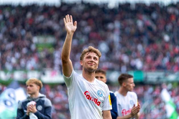 Jann Fiete Arp Holstein Kiel, 20 GER, Hannover 96 vs Holstein Kiel, Football, 2 Bundesliga, Matchday 34, Season 2023 2024, 19 05 2024 DFL REGULATES PROHIBIT ANY USE OF PHOTOGRAPHS AS IMAGE SEQUENCES AND OR QUASI VIDEO Hannover 96 vs Holstein Kiel, Football, 2 Bundesliga, Matchday 34, Season 2023 2024, 19 05 2024 Hannover Copyright: xEibner-Pressefoto FabioxDeinertx EP_FDT