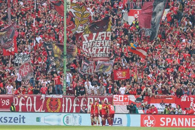 19 05 2024, xusrbx, Soccer 2 Bundesliga, 1 FC Kaiserslautern Eintracht Braunschweig emspor, f l the players of 1 FC Kaiserslautern, goal celebration, with the fans in the background, DFL DFB REGULATIONS PROHIBIT ANY USE OF PHOTOGRAPHS as IMAGE SEQUENCES and or QUASI VIDEO Kaiserslautern