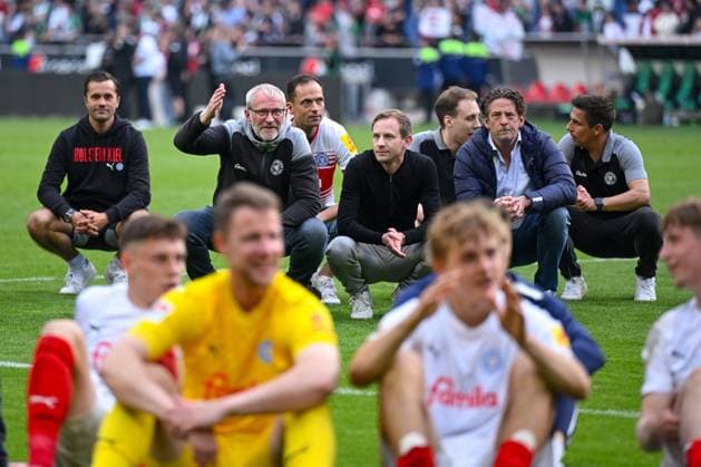 19 05 2024, Football, 2 Bundesliga, 34 Matchday Season 2023 2024, Hannover 96 Holstein Kiel, Uwe Stover Sports Director Holstein Kiel gives the fans a kiss on the hand xRHR PHOTO TKx Copyright: RHR-FOTOx RHR-FOTO TK