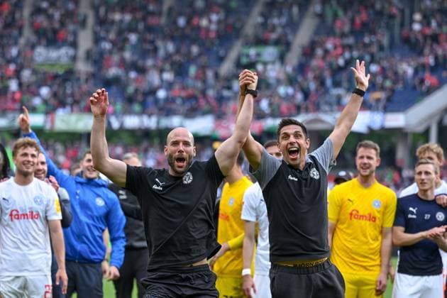 19 05 2024, Soccer, 2 Bundesliga, 34 Matchday Season 2023 2024, Hannover 96 Holstein Kiel, Co Coach Alexander Hahn Holstein Kiel , Coach Marcel Rapp Holstein Kiel xRHR PHOTO TKx Copyright: RHR-FOTOx RHR-FOTO TK