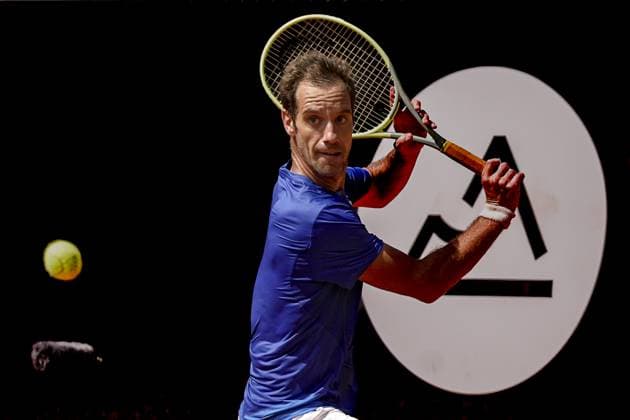 Richard GASQUET (FRA) lors du tournoi de tennis de l Open Parc Auvergne RhÃ ne-Alpes Ã Lyon le 19 05 2024. TENNIS : Open Parc Auvergne RhÃ ne-Alpes - Lyon - 19 05 2024 SandrineThesillat Panoramic 