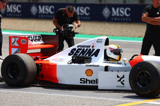 Sebastian Vettel gestures, gestures, Race, F1 Emilia Romagna Grand Prix 2024, Autodromo Enzo e Dino Ferrari on May 19, 2024 in Imola, Italy Photo by Diogo Cardoso DeFodi Images Sebastian Vettel drives the McLaren MP4 8 of Ayrton Senna on track prior, Race, F1 Emilia Romagna Grand Prix 2024, Autodromo Enzo e Dino Ferrari on May 19, 2024 in Imola, Italy Photo by Diogo Cardoso DeFodi Images Defodi 645 f1imo20240518 0195 Defodi-645