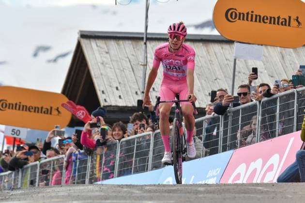 Livigno, Italy: Tadej Pogacar arrive to finish line of Stage 15 - Manerba del Garda-Livigno (Mottolino) - Giro d Italia 2024 during Stage 15 - Manerba del Garda-Livigno, Giro d Italia race in Livigno, Italy, May 19 2024 Giro d Italia race - Stage 15 - Manerba del Garda-Livigno  - ZUMAp169 20240519_zsa_p169_974 Copyright: xAndreaxAmato IPAxSportx