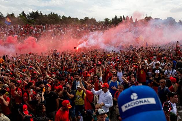 Fans Tifosi after the race on the start-finish straight at the award ceremony, ending Bengalos and pyrotechnics, ITA, Formula 1 World Championship, Grand Prix Emilia Romagna Imola, Autodromo Enzo e Dino Ferrari, Race, 19 05 2024 ITA, Formula 1 World Championship, Grand Prix Emilia Romagna Imola, Autodromo Enzo e Dino Ferrari, Race, 19 05 2024 Imola Copyright: xEibner-Pressefoto Memmlerx EP_MMR