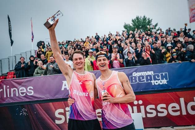 Beach volleyball men German Beach Tour 2024 Tourstop Düsseldorf 19 05 2024 Robin Sowa left and Max Just right win the tourstop in Düsseldorf Düsseldorf Robert Lehr Ufer Nordrhein Westfalen Germany