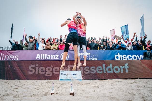 Beach volleyball men German Beach Tour 2024 Tourstop Düsseldorf 19 05 2024 Robin Sowa left and Max Just right win the tourstop in Düsseldorf Düsseldorf Robert Lehr Ufer Nordrhein Westfalen Germany