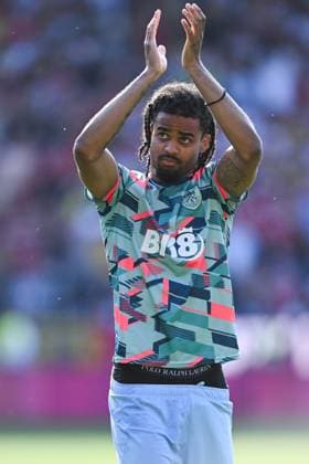 Lorenz Assignon of Burnley applauds the fans after the Premier League football match between Burnley FC and Nottingham Forest at Turf Moor in Burnley, England. (Will Palmer SPP) Copyright: xWillxPalmerx xSPPx spp-en-WiPaSp-BURvNTG_WPDSC_1341