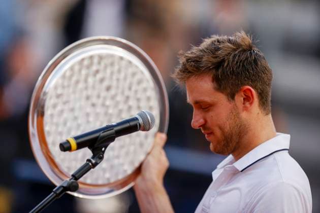 Tenis, Nicolas Jarry vs Alexander Zverev Abierto de Roma 2024. El tenista chileno Nicolas Jarry es fotografiado contra Alexander Zverev de Alemania durante la premiacion en el foro italico. Roma, Italia. 19 05 2024 Matteo Ciambelli Photosport Tennis, NNicolas Jarry vs Alexander Zverev 2024 Rome Open tournament. Chile™s tennis player Nicolas Jarry is pictured against Alexander Zverev of Germany during the awards of the Rome Open Tennis tournament in Rome, Italy. 19 05 2024 Matteo Ciambelli Photosport Nicolas Jarry vs Alexander Zverev, Abierto de Roma 2024 