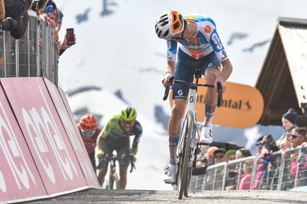 Livigno, Italy: The group reaches on finish line of Stage 15 - Manerba del Garda-Livigno (Mottolino) - Giro d Italia 2024 during Stage 15 - Manerba del Garda-Livigno, Giro d Italia race in Livigno, Italy, May 19 2024 Giro d Italia race - Stage 15 - Manerba del Garda-Livigno  - ZUMAp169 20240519_zsa_p169_1218 Copyright: xAndreaxAmato IPAxSportx