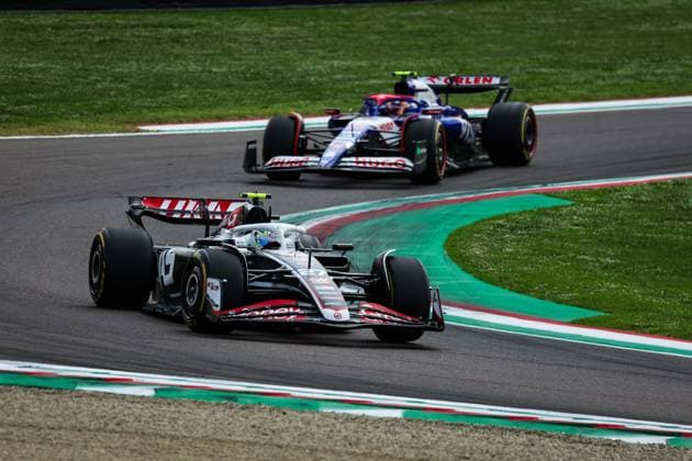 27 HULKENBERG Nico (ger), Haas F1 Team VF-24 Ferrari, action during the Formula 1 MSC Cruises Gran Premio del Made in Italy e Dell™Emilia-Romagne 2024, 7th round of the 2024 Formula One World Championship, WM, Weltmeisterschaft from May 17 to 19, 2024 on the Autodromo Enzo e Dino Ferrari, in Imola, Italy - F1 - EMILIA-ROMAGNA GRAND PRIX 2024 DPPI Panoramic  240519_R07_EMR_DP_FG007243