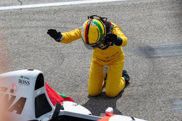 Sport Themen der Woche KW21 F1 GP Imola Italien Sonntag, 19.05.2024 Sebastian Vettel in Ayrton Senna s McLaren MP4 8 aus dem Jahr 1993; F1 GP Imola Italien Sonntag, 19.05.2024 *** F1 GP Imola Italy Sunday, 19 05 2024 Sebastian Vettel in Ayrton Senna s McLaren MP4 8 from 1993 F1 GP Imola Italy Sunday, 19 05 2024 Copyright: xBEAUTIFULxSPORTS Erlhofx