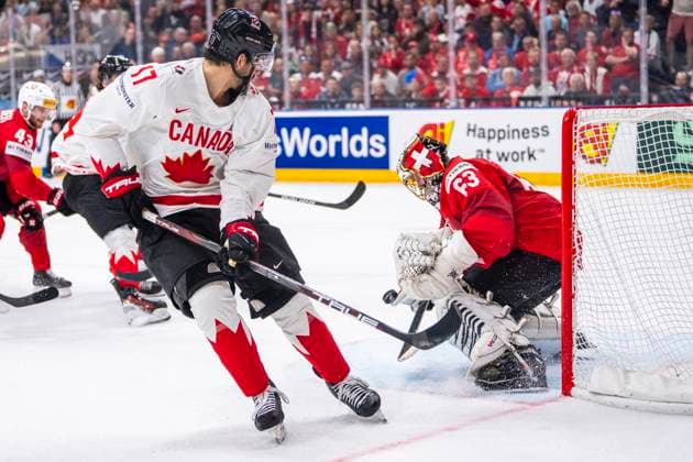 PRAGUE, CZECH REPUBLIC MAY 19 goalkeeper Leonardo Genoni of Switzerland saves on Jack Mcbain of Canada during the preliminary round match between Switzerland and Canada at Prague Arena on May 19, 2024 in Prague, Czech Republic Prague Prague Arena Czech Republic Copyright: xJustPictures.ch JarixPestelaccix jp-en-EuSpIm-JP4_JAR_Switzerland_Canada_19May2024_164