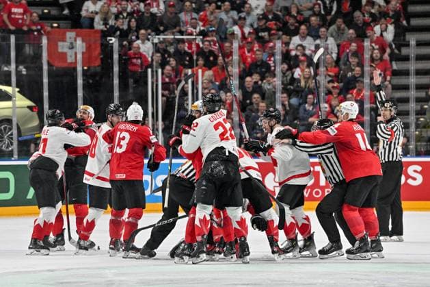 PRAGUE, CZECH REPUBLIC MAY 19 Switzerland and Canada in a fight during the preliminary round match between Switzerland and Canada at Prague Arena on May 19, 2024 in Prague Prague, Czech Republic Prague Prague Arena Czech Republic Copyright: xJustPictures.ch AndreaxBrancax jp-en-EuSpIm-AB_19052024_AAB_8320