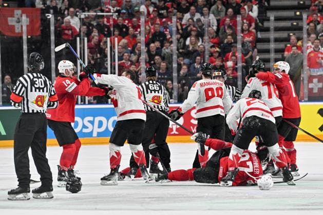 PRAGUE, CZECH REPUBLIC MAY 19 Switzerland and Canada in a fight during the preliminary round match between Switzerland and Canada at Prague Arena on May 19, 2024 in Prague Prague, Czech Republic Prague Prague Arena Czech Republic Copyright: xJustPictures.ch AndreaxBrancax jp-en-EuSpIm-AB_19052024_AAB_8363