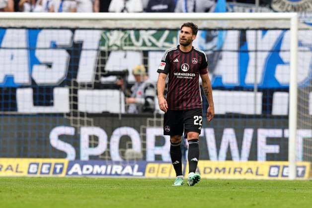 19 05 2024 Soccer season 2023 2024 2 Soccer Bundesliga 34 Matchday Hamburger SV HSV 1 FC Nürnberg FCN Club Sportfoto Zink DaMa xdaxmax DFL regulations prohibit any use of photographs as image sequences and or quasi video only for editorial use Enrico Valentini 22, 1 FC Nürnberg FCN disappointed Disappointment