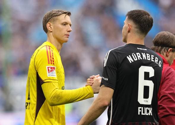 19 05 2024 Soccer season 2023 2024 2 Soccer Bundesliga 34 Matchday Hamburger SV HSV 1 FC Nürnberg FCN Club Sportfoto Zink DaMa xdaxmax DFL regulations prohibit any use of photographs as image sequences and or quasi video only for editorial use Jan Reichert 31, 1 FC Nürnberg FCN Florian Flick 6, 1 FC Nürnberg FCN clapping off disappointed disappointment after the end of the match