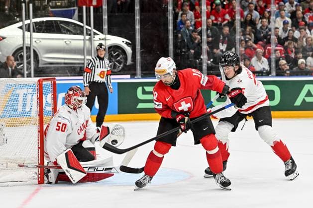 PRAGUE, CZECH REPUBLIC MAY 19 Andres Ambuhl of Switzerland deflects the puck in front of goalkeeper Jordan Binnington of Canada during the preliminary round match between Switzerland and Canada at Prague Arena on May 19, 2024 in Prague, Czech Republic Prague Prague Arena Czech Republic Copyright: xJustPictures.ch AndreaxBrancax jp-en-EuSpIm-AB_19052024_AAB_9158