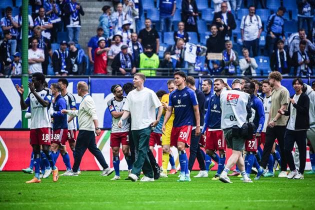 Round of Honor Player Hamburger SV GER, Hamburger SV vs 1 FC Nuernberg, Football, 2 Bundesliga, Matchday 34, Season 2023 2024, 19 05 2024 DFL REGULATIONS PROHIBIT ANY USE OF PHOTOGRAPHS AS IMAGE SEQUENCES AND OR QUASI VIDEO GER, Hamburger SV vs 1 FC Nuernberg, Football, 2 Bundesliga, Matchday 34, Season 2023 2024, 19 05 2024 Hamburg Copyright: xEibner-Pressefoto MarcelxvonxFehrnx EP_MFN