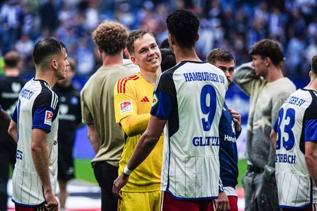 Matheo Raab Hamburger SV, 19 and Robert Glatzel Hamburger SV, 09 GER, Hamburger SV vs 1 FC Nuernberg, Football, 2 Bundesliga, Matchday 34, Season 2023 2024, 19 05 2024 DFL REGULATIONS PROHIBIT ANY USE OF PHOTOGRAPHS AS IMAGE SEQUENCES AND OR QUASI VIDEO GER, Hamburger SV vs 1 FC Nuernberg, Football, 2 Bundesliga, Matchday 34, Season 2023 2024, 19 05 2024 Hamburg Copyright: xEibner-Pressefoto MarcelxvonxFehrnx EP_MFN