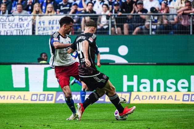 Robert Glatzel Hamburger SV, 09 , Finn Jeltsch 1 FC Nuernberg, 44 GER, Hamburger SV vs 1 FC Nuernberg, Football, 2 Bundesliga, Matchday 34, Season 2023 2024, 19 05 2024 DFL REGULATIONS PROHIBIT ANY USE OF PHOTOGRAPHS AS IMAGE SEQUENCES AND OR QUASI VIDEO GER, Hamburger SV vs 1 FC Nuernberg, Football, 2 Bundesliga, Matchday 34, Season 2023 2024, 19 05 2024 Hamburg Copyright: xEibner-Pressefoto MarcelxvonxFehrnx EP_MFN