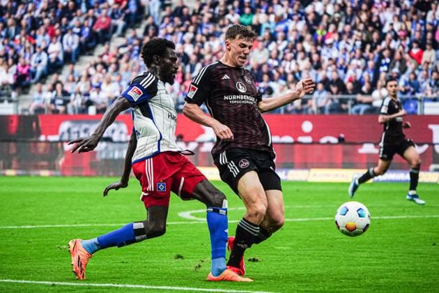 Bakery Jatta Hamburger SV, 18 , Finn Jeltsch 1 FC Nuernberg, 44 GER, Hamburger SV vs 1 FC Nuernberg, Football, 2 Bundesliga, Matchday 34, Season 2023 2024, 19 05 2024 DFL REGULATIONS PROHIBIT ANY USE OF PHOTOGRAPHS AS IMAGE SEQUENCES AND OR QUASI VIDEO GER, Hamburger SV vs 1 FC Nuernberg, Football, 2 Bundesliga, Matchday 34, Season 2023 2024, 19 05 2024 Hamburg Copyright: xEibner-Pressefoto MarcelxvonxFehrnx EP_MFN