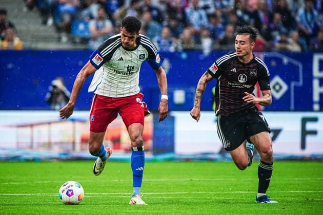 Robert Glatzel Hamburger SV, 09 , Jens Castrop 1 FC Nuernberg, 17 GER, Hamburger SV vs 1 FC Nuernberg, Football, 2 Bundesliga, Matchday 34, Season 2023 2024, 19 05 2024 DFL REGULATIONS PROHIBIT ANY USE OF PHOTOGRAPHS AS IMAGE SEQUENCES AND OR QUASI VIDEO GER, Hamburger SV vs 1 FC Nuernberg, Football, 2 Bundesliga, Matchday 34, Season 2023 2024, 19 05 2024 Hamburg Copyright: xEibner-Pressefoto MarcelxvonxFehrnx EP_MFN