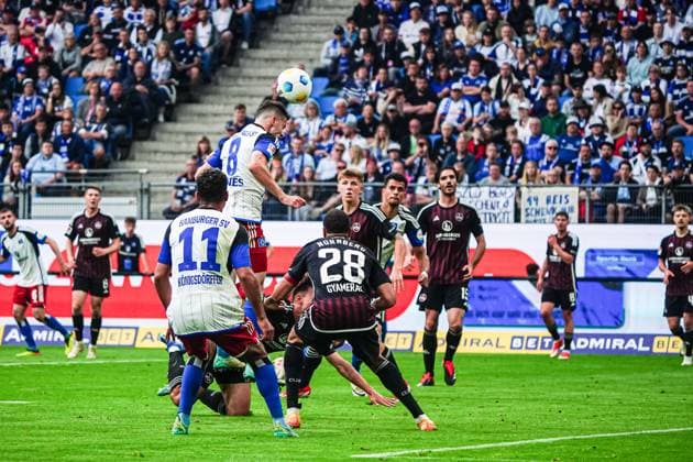 Goal shot Goal chance by header Laszlo Benes Hamburger SV, 08 GER, Hamburger SV vs 1 FC Nuernberg, Football, 2 Bundesliga, Matchday 34, Season 2023 2024, 19 05 2024 DFL REGULATIONS PROHIBIT ANY USE OF PHOTOGRAPHS AS IMAGE SEQUENCES AND OR QUASI VIDEO GER, Hamburger SV vs 1 FC Nuernberg, Football, 2 Bundesliga, Matchday 34, Season 2023 2024, 19 05 2024 Hamburg Copyright: xEibner-Pressefoto MarcelxvonxFehrnx EP_MFN