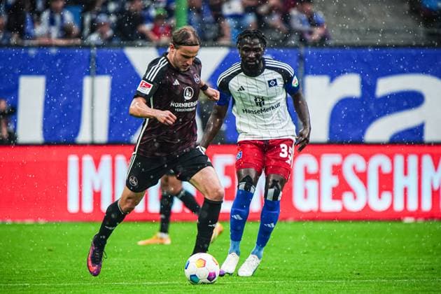 Felix Lohkemper 1 FC Nuernberg, 07 , Stephan Ambrosius Hamburger SV, 35 GER, Hamburger SV vs 1 FC Nuernberg, Football, 2 Bundesliga, Matchday 34, Season 2023 2024, 19 05 2024 DFL REGULATIONS PROHIBIT ANY USE OF PHOTOGRAPHS AS IMAGE SEQUENCES AND OR QUASI VIDEO GER, Hamburger SV vs 1 FC Nuernberg, Football, 2 Bundesliga, Matchday 34, Season 2023 2024, 19 05 2024 Hamburg Copyright: xEibner-Pressefoto MarcelxvonxFehrnx EP_MFN