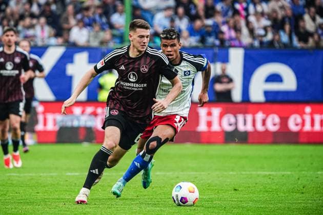 Florian Flick 1 FC Nuernberg, 06 , Ransford Yeboah Koenigsdoerffer Hamburger SV, 11 GER, Hamburger SV vs 1 FC Nuernberg, Football, 2 Bundesliga, Matchday 34, Season 2023 2024, 19 05 2024 DFL REGULATIONS PROHIBIT ANY USE OF PHOTOGRAPHS AS IMAGE SEQUENCES AND OR QUASI VIDEO GER, Hamburger SV vs 1 FC Nuernberg, Football, 2 Bundesliga, Matchday 34, Season 2023 2024, 19 05 2024 Hamburg Copyright: xEibner-Pressefoto MarcelxvonxFehrnx EP_MFN