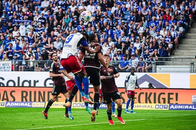 Goal shot Goal chance by header Robert Glatzel Hamburger SV, 09 GER, Hamburger SV vs 1 FC Nuernberg, Football, 2 Bundesliga, Matchday 34, Season 2023 2024, 19 05 2024 DFL REGULATIONS PROHIBIT ANY USE OF PHOTOGRAPHS AS IMAGE SEQUENCES AND OR QUASI VIDEO GER, Hamburger SV vs 1 FC Nuernberg, Football, 2 Bundesliga, Matchday 34, Season 2023 2024, 19 05 2024 Hamburg Copyright: xEibner-Pressefoto MarcelxvonxFehrnx EP_MFN