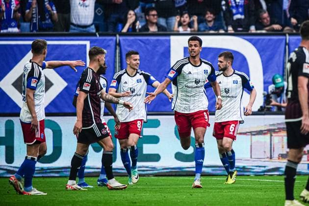 Goal celebration Hamburger SV after goal to 1 0 Robert Glatzel Hamburger SV, 09 GER, Hamburger SV vs 1 FC Nuernberg, Football, 2 Bundesliga, Matchday 34, Season 2023 2024, 19 05 2024 DFL REGULATIONS PROHIBIT ANY USE OF PHOTOGRAPHS AS IMAGE SEQUENCES AND OR QUASI VIDEO GER, Hamburger SV vs 1 FC Nuernberg, Football, 2 Bundesliga, Matchday 34, Season 2023 2024, 19 05 2024 Hamburg Copyright: xEibner-Pressefoto MarcelxvonxFehrnx EP_MFN