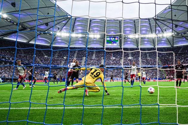 Goal for 0 1 Benjamin Goller 1 FC Nuernberg, 14 , Disallowed for OFFside, Remote backdoor camera GER, Hamburger SV vs 1 FC Nuernberg, Football, 2 Bundesliga, Matchday 34, Season 2023 2024, 19 05 2024 DFL REGULATIONS PROHIBIT ANY USE OF PHOTOGRAPHS AS IMAGE SEQUENCES AND OR QUASI VIDEO GER, Hamburger SV vs 1 FC Nuernberg, Football, 2 Bundesliga, Matchday 34, Season 2023 2024, 19 05 2024 Hamburg Copyright: xEibner-Pressefoto MarcelxvonxFehrnx EP_MFN