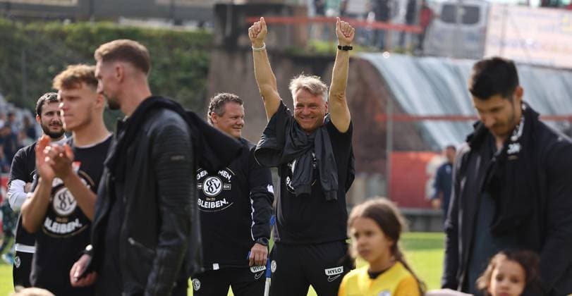 19 05 2024, Football, Men, 2 Bundesliga, Season 2023 2024, SV 07 Elversberg Karlsruher SC, Coach Horst Steffen SV 07 Elversberg cheers Elversberg Ursapharm Arena an der Kaiserlinde Saarland Germany EN