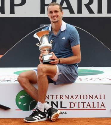 (240520) -- ROME, May 20, 2024 -- First placed Alexander Zverev of Germany poses with his trophy during the awarding ceremony for the men s singles event at the Italian Open in Rome, Italy, May 19, 2024. (Photo by Xinhua) (SP)ITALY-ROME-TENNIS ATP, Tennis Herren ITALIAN OPEN-SINGLES FINAL AlbertoxLingria 