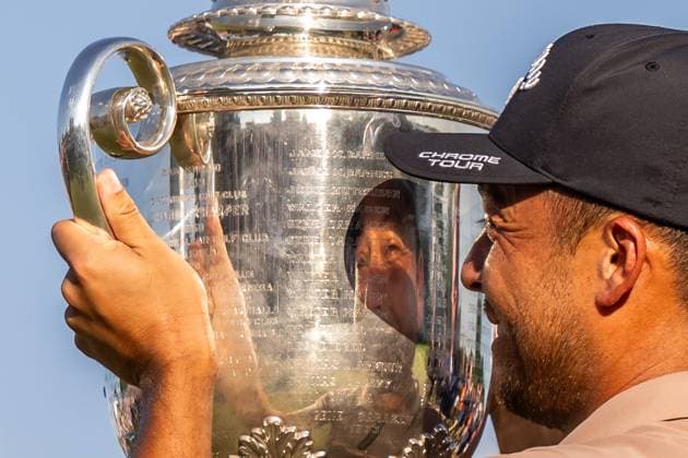 240519 Xander Schauffele of the United States celebrates with the trophy after winning the 2024 PGA Championship Golf Tournament on May 19, 2024 in Louisville Photo Petter Arvidson BILDBYRAN kod PA PA0811 golf pga championship bbeng jubel  Copyright: PETTERxARVIDSON BB240519PA196