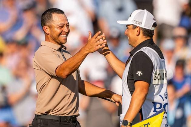 240519 Xander Schauffele of the United States celebrate with his caddie after winning the 2024 PGA Championship Golf Tournament on May 19, 2024 in Louisville Photo Petter Arvidson BILDBYRAN kod PA PA0811 golf pga championship bbeng jubel  Copyright: PETTERxARVIDSON BB240519PA197