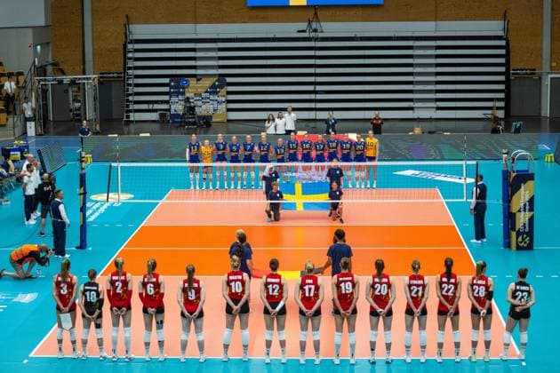 240519 Players of Sweden and of Belgium during the national anthem prior to the European Golden League between Sweden and Belgium on May 19, 2024 in Lund Photo Avdo Bilkanovic BILDBYRAN COP 115 AB0272 volleyball volleyball european golden league sverige belgium sweden dam bbeng  Copyright: AVDOxBILKANOVIC BB240519AB081