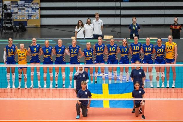 240519 Players of Sweden during the national anthem prior to the European Golden League between Sweden and Belgium on May 19, 2024 in Lund Photo Avdo Bilkanovic BILDBYRAN COP 115 AB0272 volleyball volleyball european golden league sverige belgium sweden dam bbeng  Copyright: AVDOxBILKANOVIC BB240519AB082