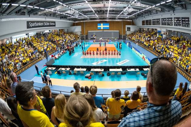 240519 Players of Sweden and of Belgium during the national anthem prior to the European Golden League between Sweden and Belgium on May 19, 2024 in Lund Photo Avdo Bilkanovic BILDBYRAN COP 115 AB0272 volleyball volleyball european golden league sverige belgium sweden dam bbeng  Copyright: AVDOxBILKANOVIC BB240519AB085