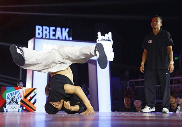 Sport Themen der Woche KW21 Breaking: Qualifying meet for Paris Olympics Hiroto Ono of Japan competes in the breaking men s third-place contest during the Paris Olympic qualifier series in Shanghai on May 19, 2024.  A14AA0002870222P