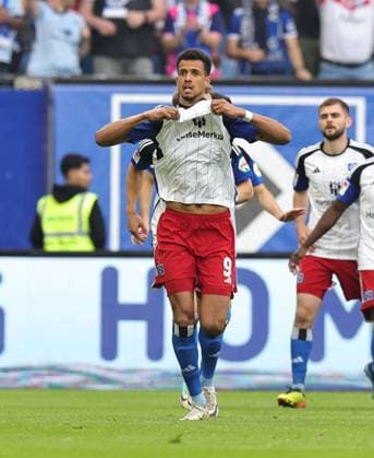 19 05 2024 Soccer Season 2023 2024 2 Soccer Bundesliga 34 Matchday Hamburger SV HSV 1 FC Nürnberg FCN Club Sportfoto Zink DaMa xdaxmax DFL regulations prohibit any use of photographs as image sequences and or quasi video only for editorial use Jubel Freude Torjubel nach Tor zum 1 0 Robert Glatzel 9, Hamburger SV HSV und Mannschaft Team jubelt freut sich Torschütze Robert Glatzel 9, Hamburger SV HSV