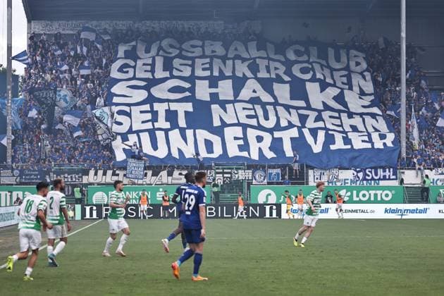 Schalke fans in the second round match of the 2023 2024 season between SpVgg Greuther Fürth and FC Schalke 04 2 0 in Fürth 19 05 2024