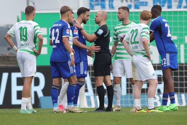 Referee Patrick Schwengers in the second round match of the 2023 2024 season between SpVgg Greuther Fürth and FC Schalke 04 2 0 in Fürth 19 05 2024