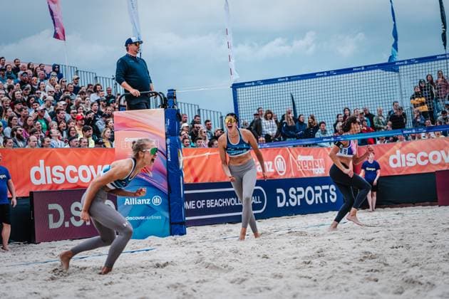 Beach volleyball women German Beach Tour 2024 Tourstop Düsseldorf 19 05 2024 Janne Uhl right looking forward to Paula Schürholz left Düsseldorf Robert Lehr Ufer North Rhine-Westphalia Germany