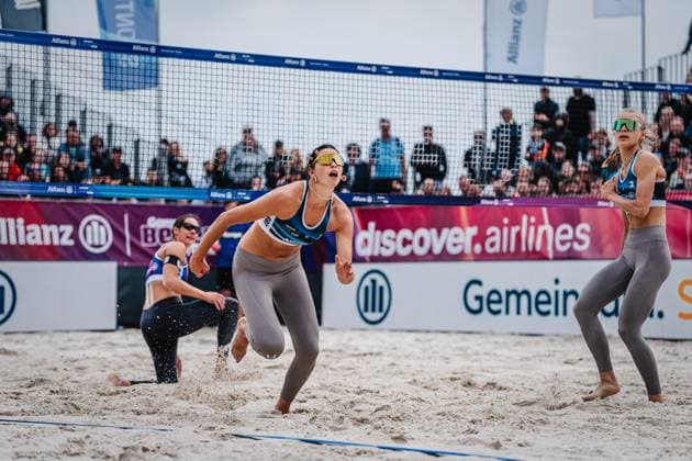 Beach volleyball women German Beach Tour 2024 Tourstop Düsseldorf 19 05 2024 Janne Uhl sprints towards the ball Düsseldorf Robert Lehr Ufer Nordrhein Westfalen Germany