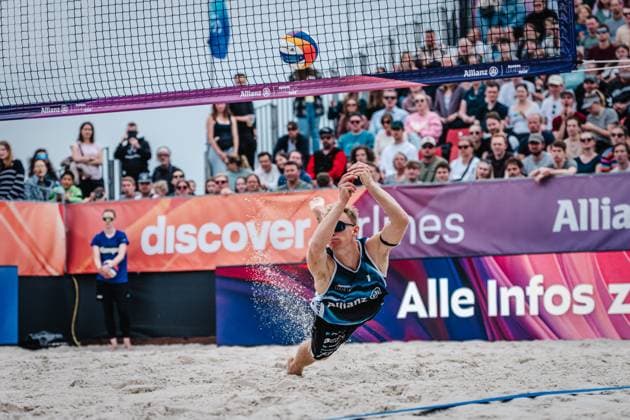 Beach volleyball men German Beach Tour 2024 Tourstop Düsseldorf 19 05 2024 Jonas Reinhardt plays the ball Düsseldorf Robert Lehr Ufer Nordrhein Westfalen Germany