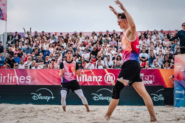Beach volleyball men German Beach Tour 2024 Tourstop Düsseldorf 19 05 2024 Robin Sowa left and Max Just left after a successful block Düsseldorf Robert Lehr Ufer Nordrhein Westfalen Germany
