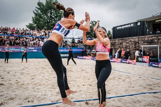 Beach volleyball women German Beach Tour 2024 Tourstop Düsseldorf 19 05 2024 Kira Walkenhorst left jumps on Isabel Schneider right Düsseldorf Robert Lehr Ufer North Rhine-Westphalia Germany