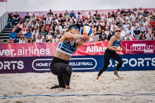 Beach volleyball women German Beach Tour 2024 Tourstop Düsseldorf 19 05 2024 Leonie Klinke left takes the ball Düsseldorf Robert Lehr Ufer North Rhine-Westphalia Germany