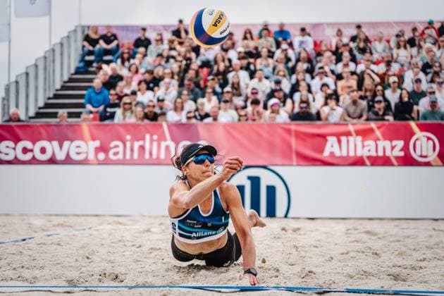 Beach volleyball women German Beach Tour 2024 Tourstop Düsseldorf 19 05 2024 Leonie Klinke jumps for the ball Düsseldorf Robert Lehr Ufer North Rhine-Westphalia Germany